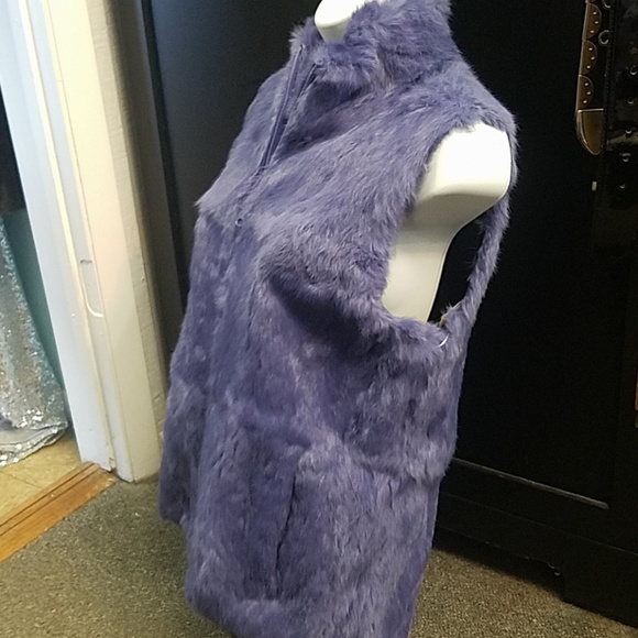 Express Rabbit Fur Vest - Picture 4 of 7